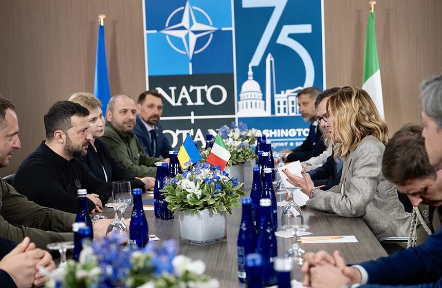 Giorgia Meloni e Volodymyr Zelensky al vertice NATO di Ankara