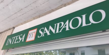 Logo di Intesa Sanpaolo e Ideofarm