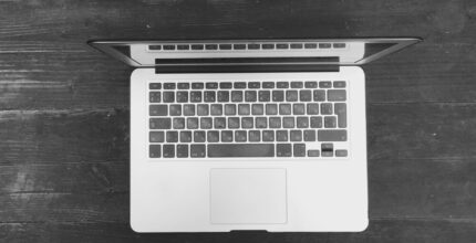 MacBook OLED con touchscreen