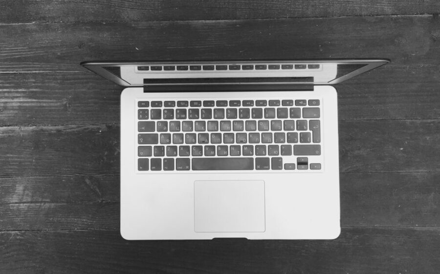MacBook OLED con touchscreen
