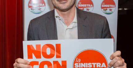 Nicola Fratoianni durante un'intervista