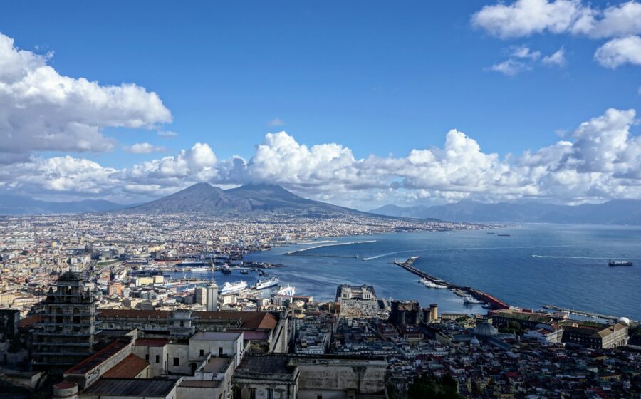Rissa a Napoli con sparatoria