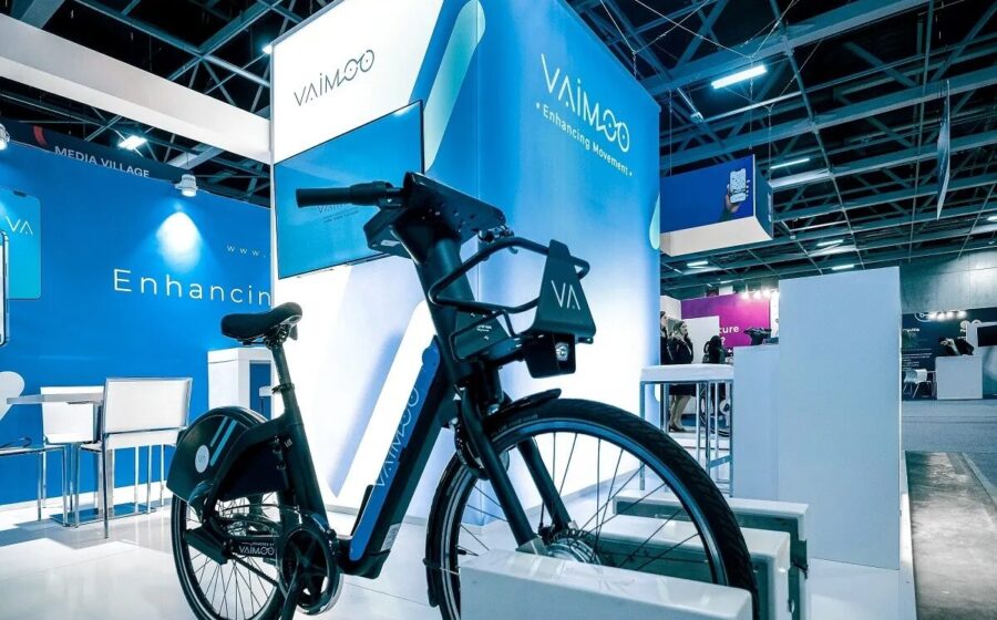 Bicicletta elettrica VAIMOO in uso