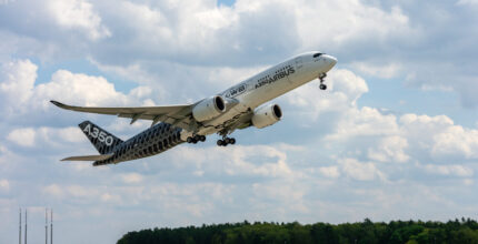 Airbus A350F in volo
