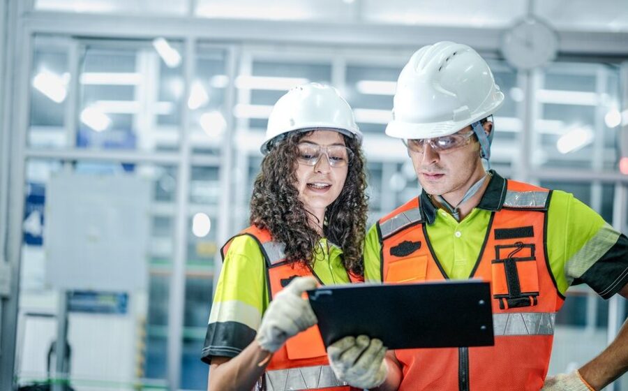 Ufficio moderno con tecnologia integrata