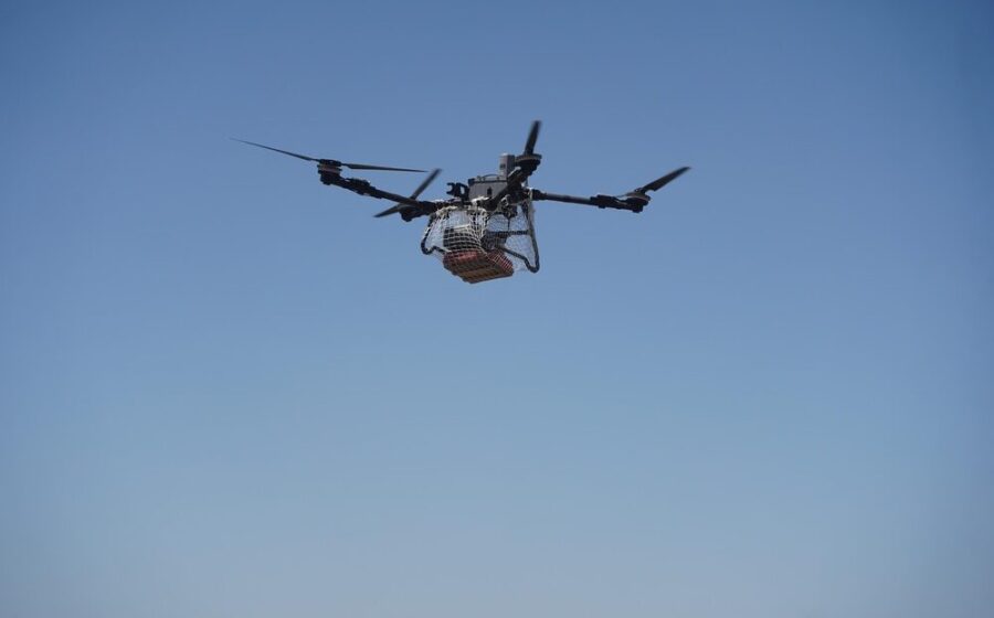 Drone cargo in azione per rifornire rifugi alpini