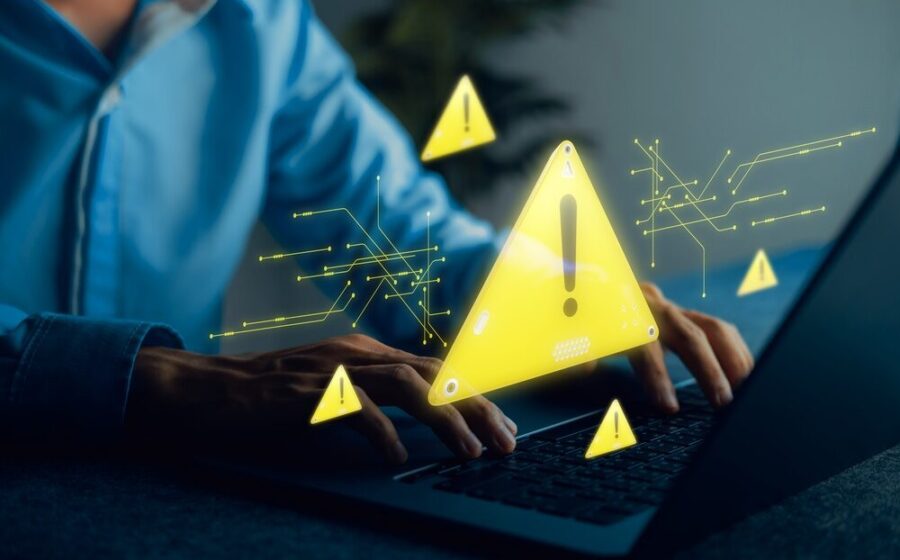 Logo PHP con avviso di sicurezza